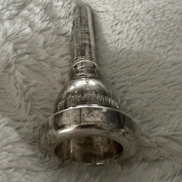 Yamaha Silver Trombone Mouthpiece - Picture 2 of 8